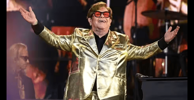 Elton John hails fans at emotional final farewell show!