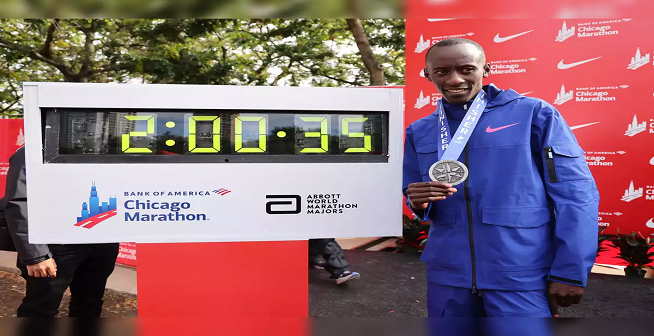 Kenyan Kiptum breaks Kipchoge’s world record to win Chicago Marathon men’s title